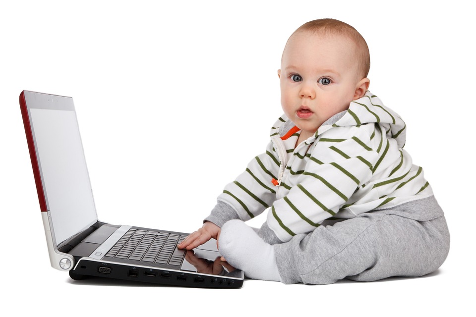 miminko s počítačem